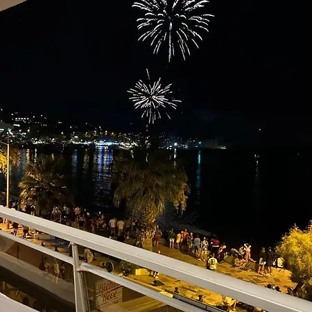 Premium Sea Front דירה *