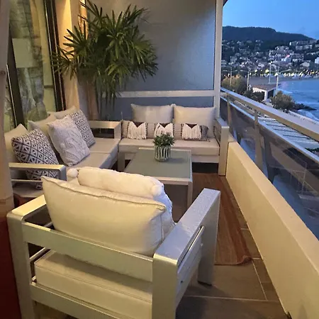 Premium Sea Front * לה לבאנדו