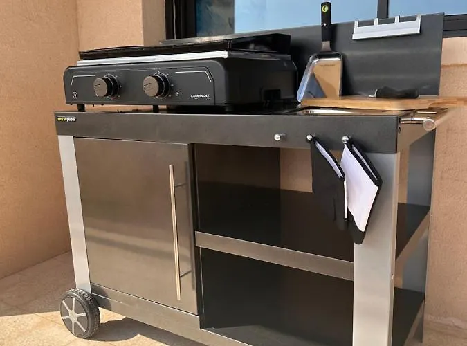 Premium Sea Front * לה לבאנדו