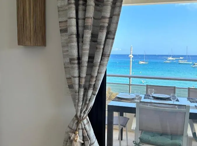 Premium Sea Front Апартаменти