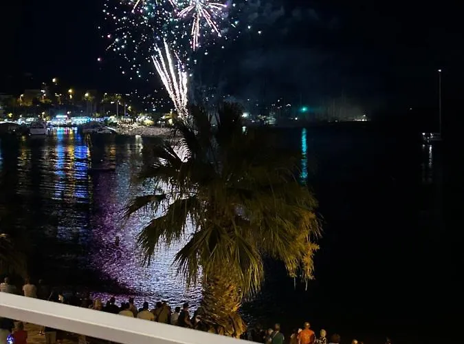 Premium Sea Front Апартаменти Ле-Лаванду