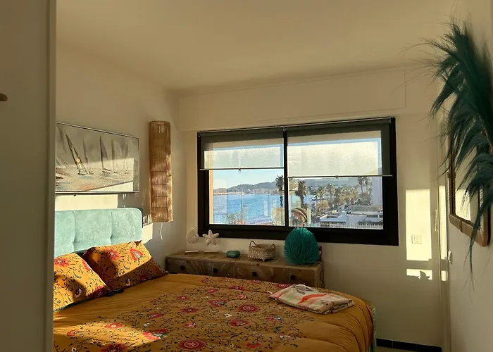 Premium Sea Front Апартаменти *