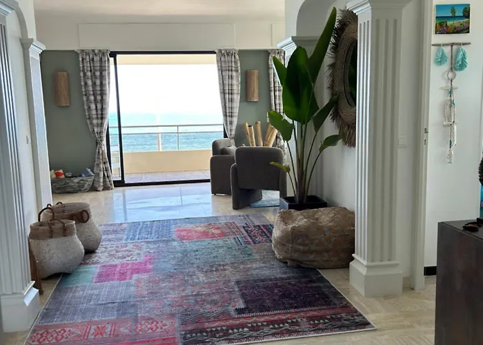 Premium Sea Front Апартаменти *