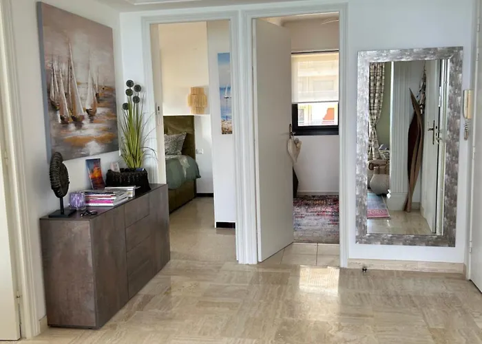 Premium Sea Front Апартаменти *